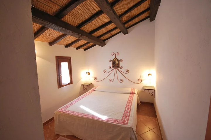 Room 4 of 20