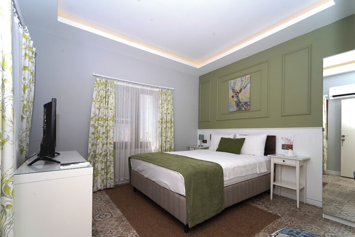 Room 12 of 27