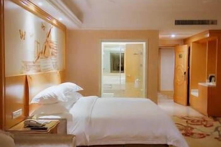 Room 10 of 20