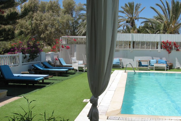 Pool 41 of 74