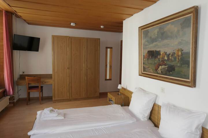 Room 2 of 49