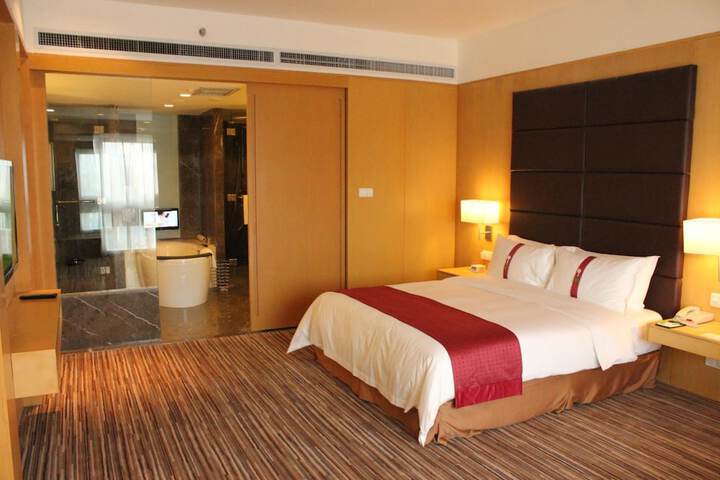 Room 2 of 75