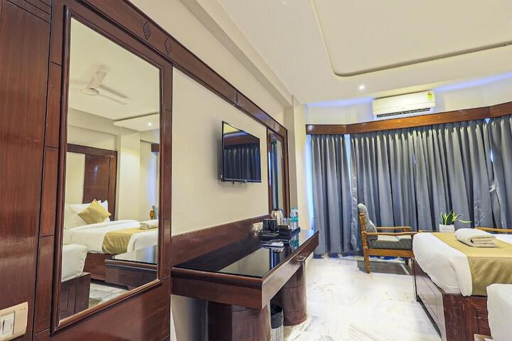 Room 9 of 18