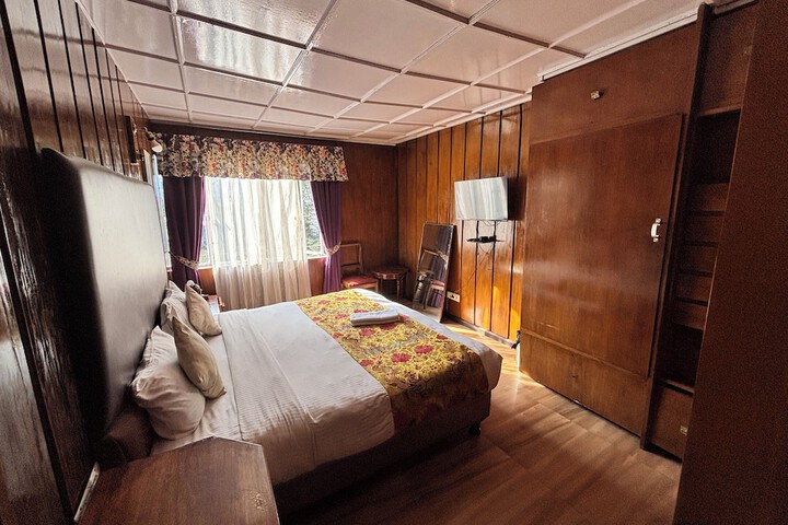 Room 21 of 32