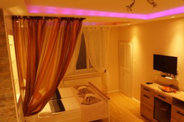 Room 6 of 22