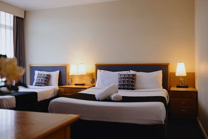 Room 3 of 84