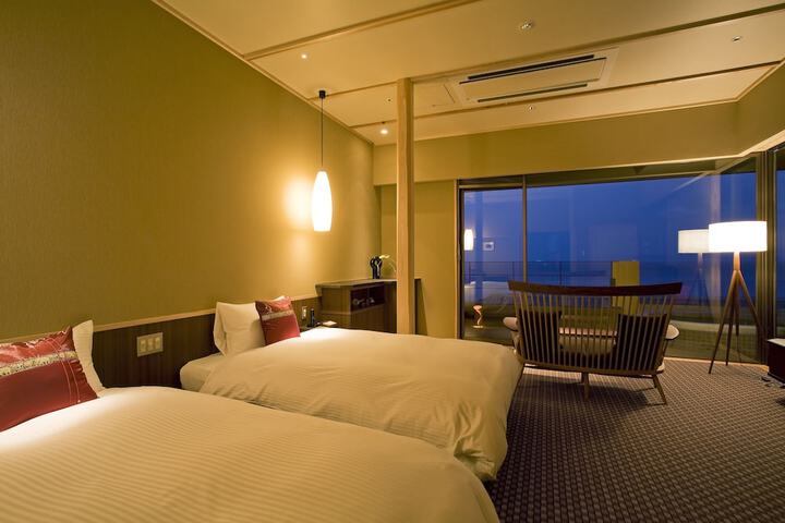 Room 4 of 40