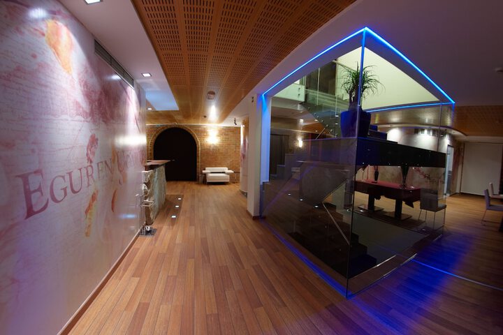 Entrance & Lobby