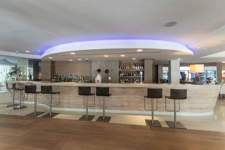 Lounge 115 of 138