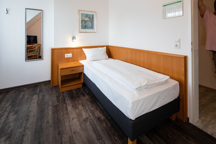 Room 8 of 31