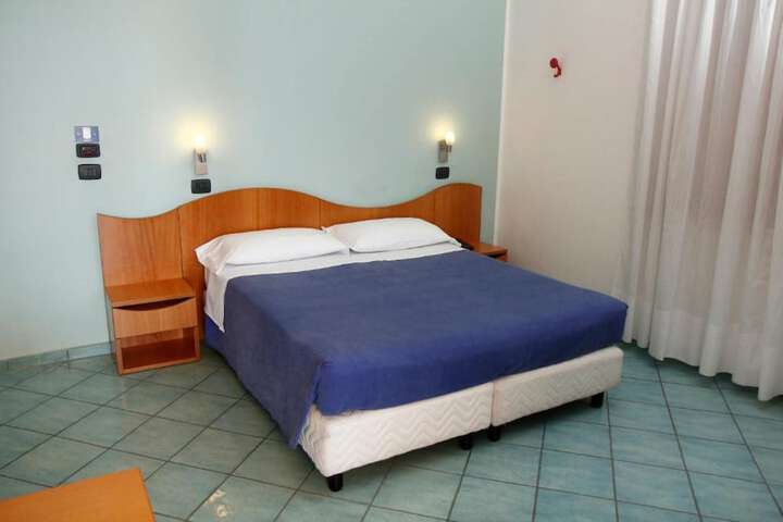 Room 7 of 37