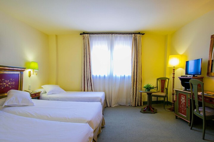 Room 4 of 36