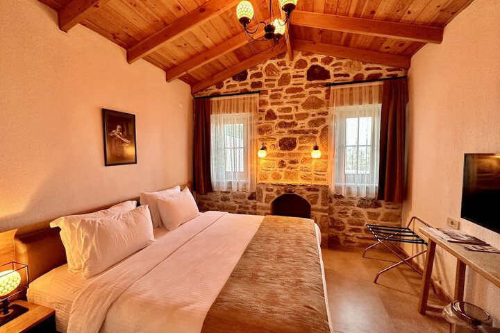 Room 2 of 39
