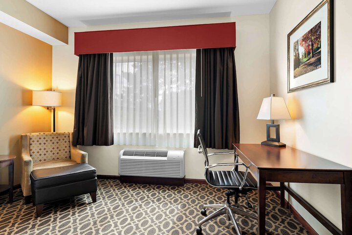 1 King Bed Introm Busns High Speed Iron Continental Breakfast (2 of 20)