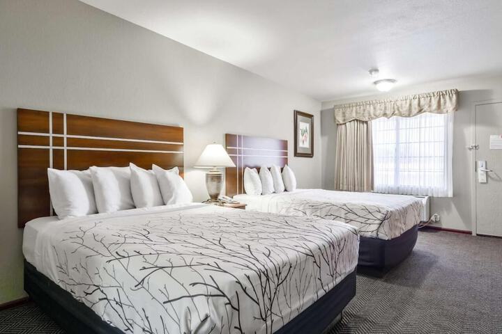 Comfort 2 Queen Beds (5 of 7)