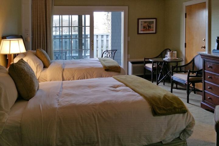 Room 33 of 79