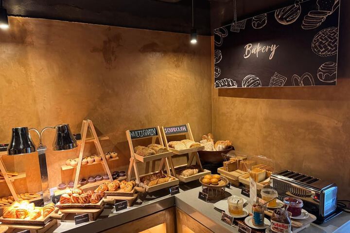 Breakfast/Coffee Service 90 of 141
