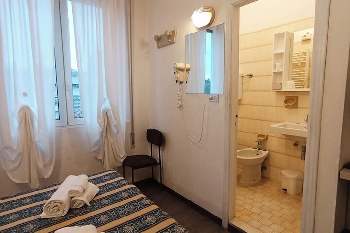 Room 32 of 90