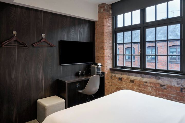 Room 7 of 14
