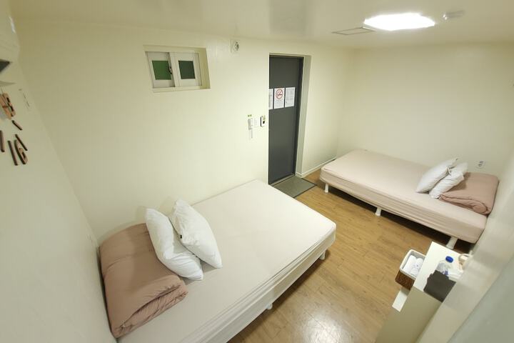 Room 27 of 51