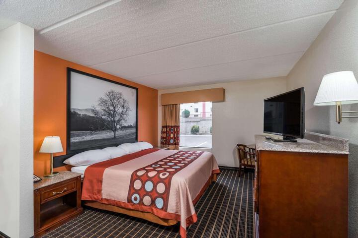 1 King Bed (1 of 6)