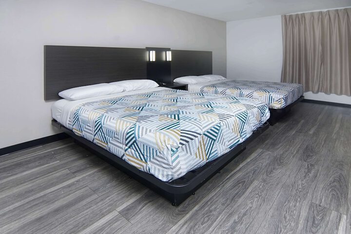 2 Queen Beds (6 of 7)
