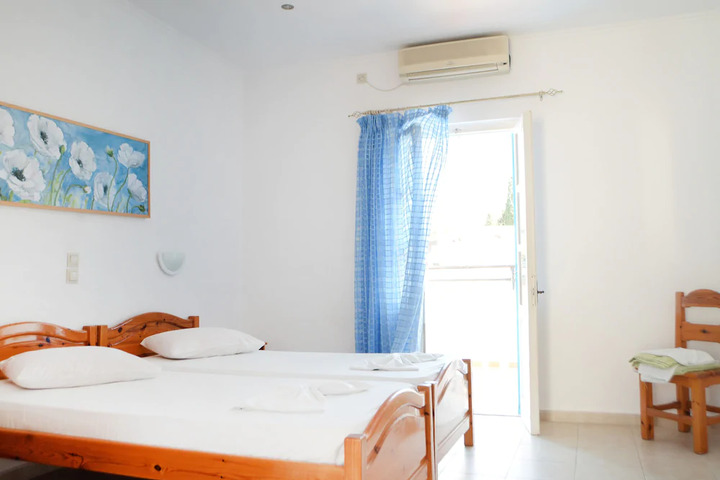 Room 5 of 8