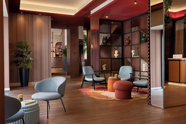 Entrance & Lobby