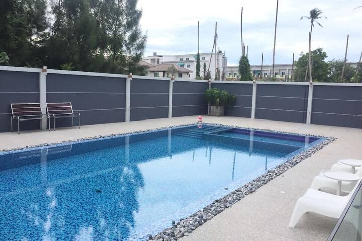 Hotel Pool