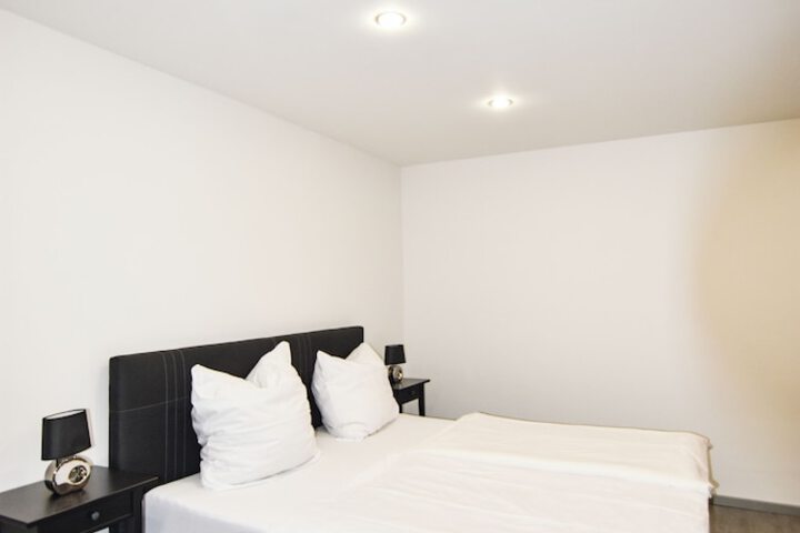 Room 10 of 35