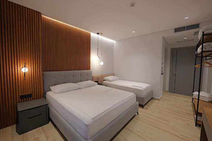Room 3 of 112
