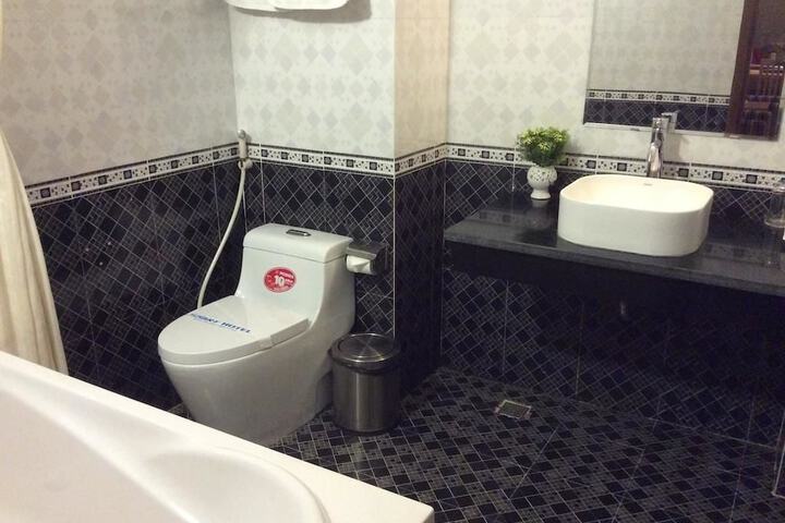 Room 9 of 13