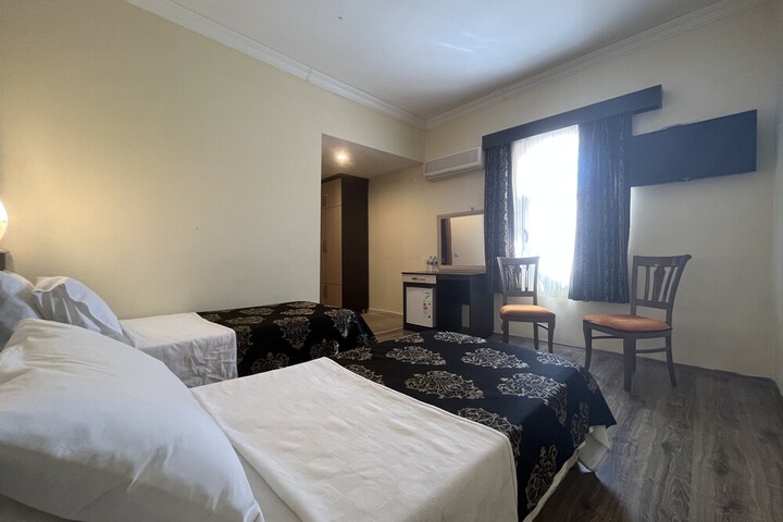Room 13 of 35
