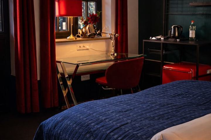 Room 18 of 37