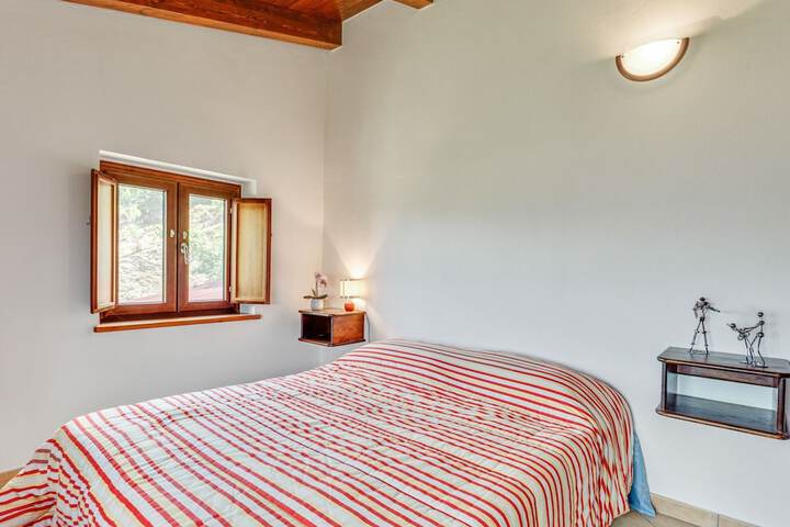 Room 9 of 39