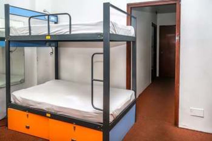 Room 21 of 42