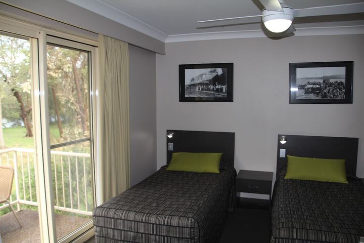 Room 16 of 38