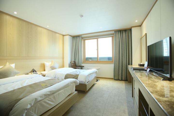 Room 11 of 50