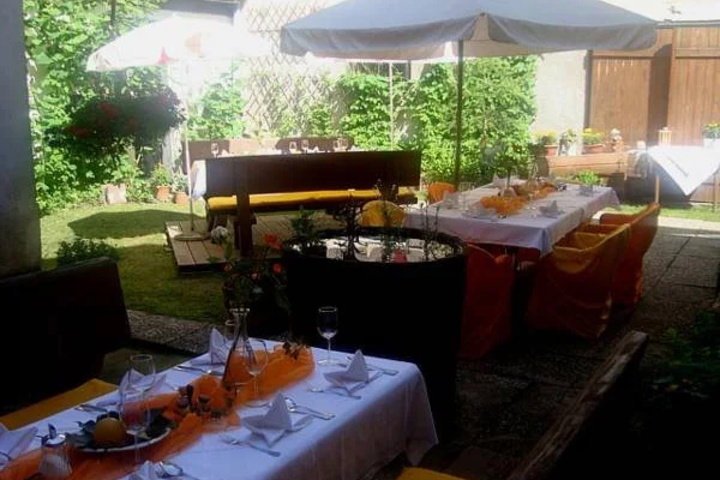 Dining 17 of 21