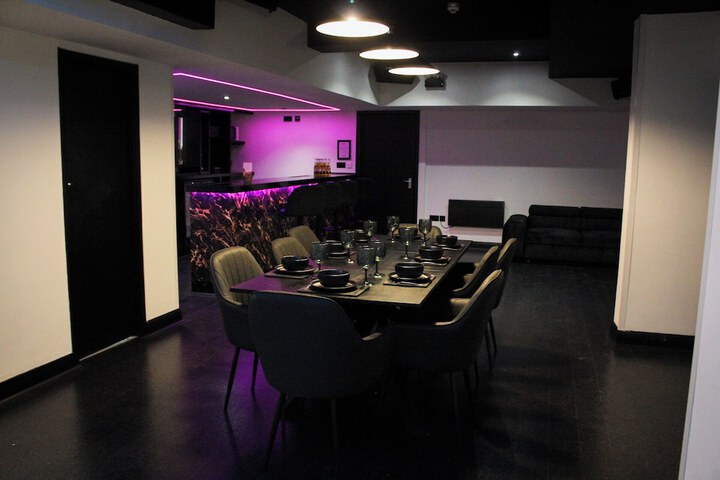 Room 68 of 94