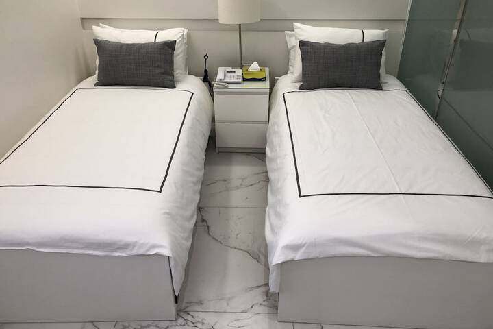 Room 7 of 68