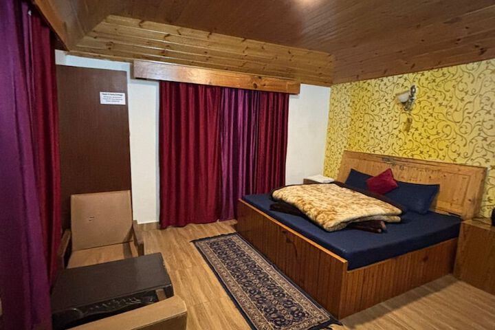 Room 15 of 28