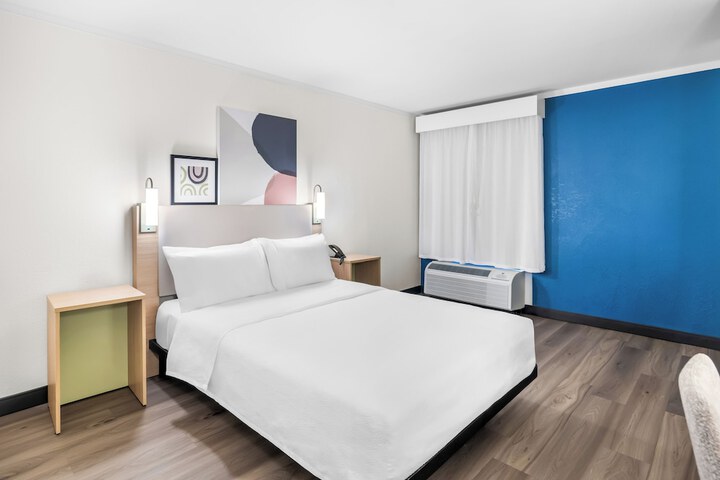 Room 17 of 43
