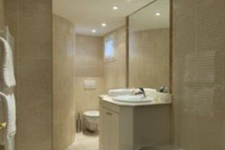 Room 2 of 38