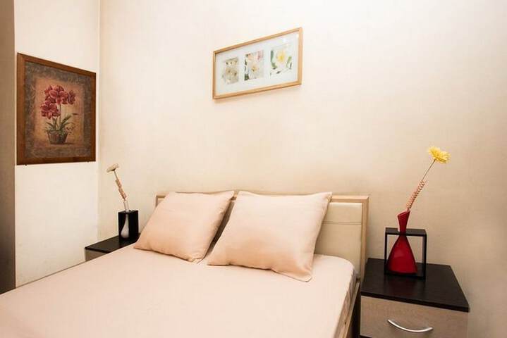 Room 2 of 28