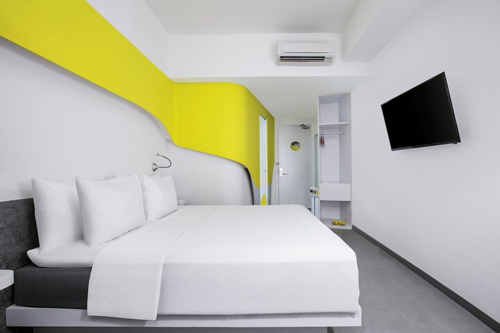 Room 11 of 34