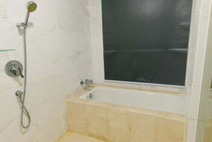 Room 10 of 60