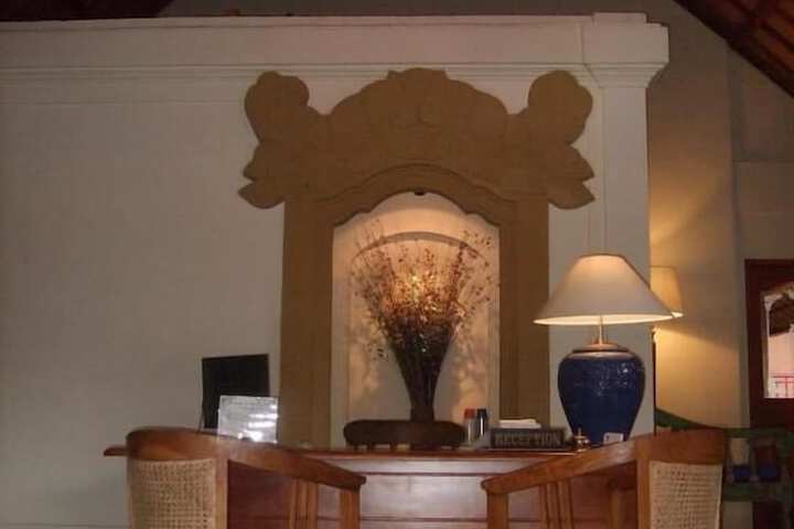 Strawberry Hill Hotel & Restaurant