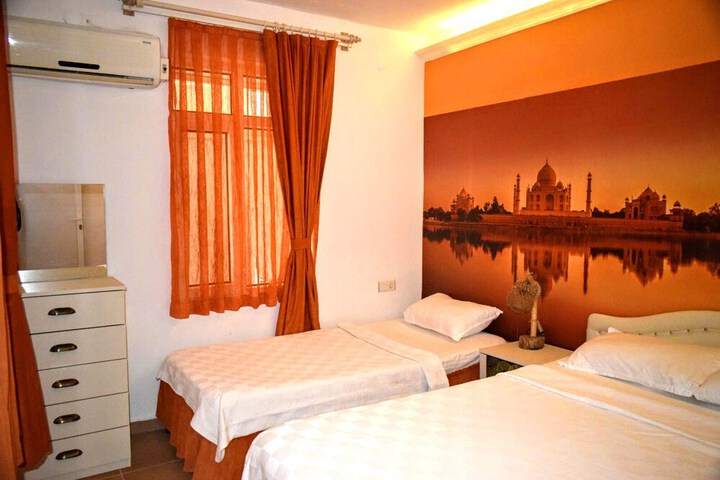 Room 18 of 33