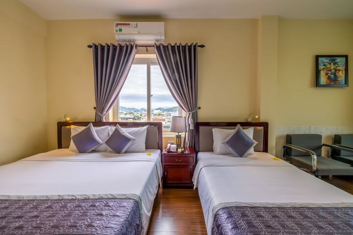 Room 28 of 104